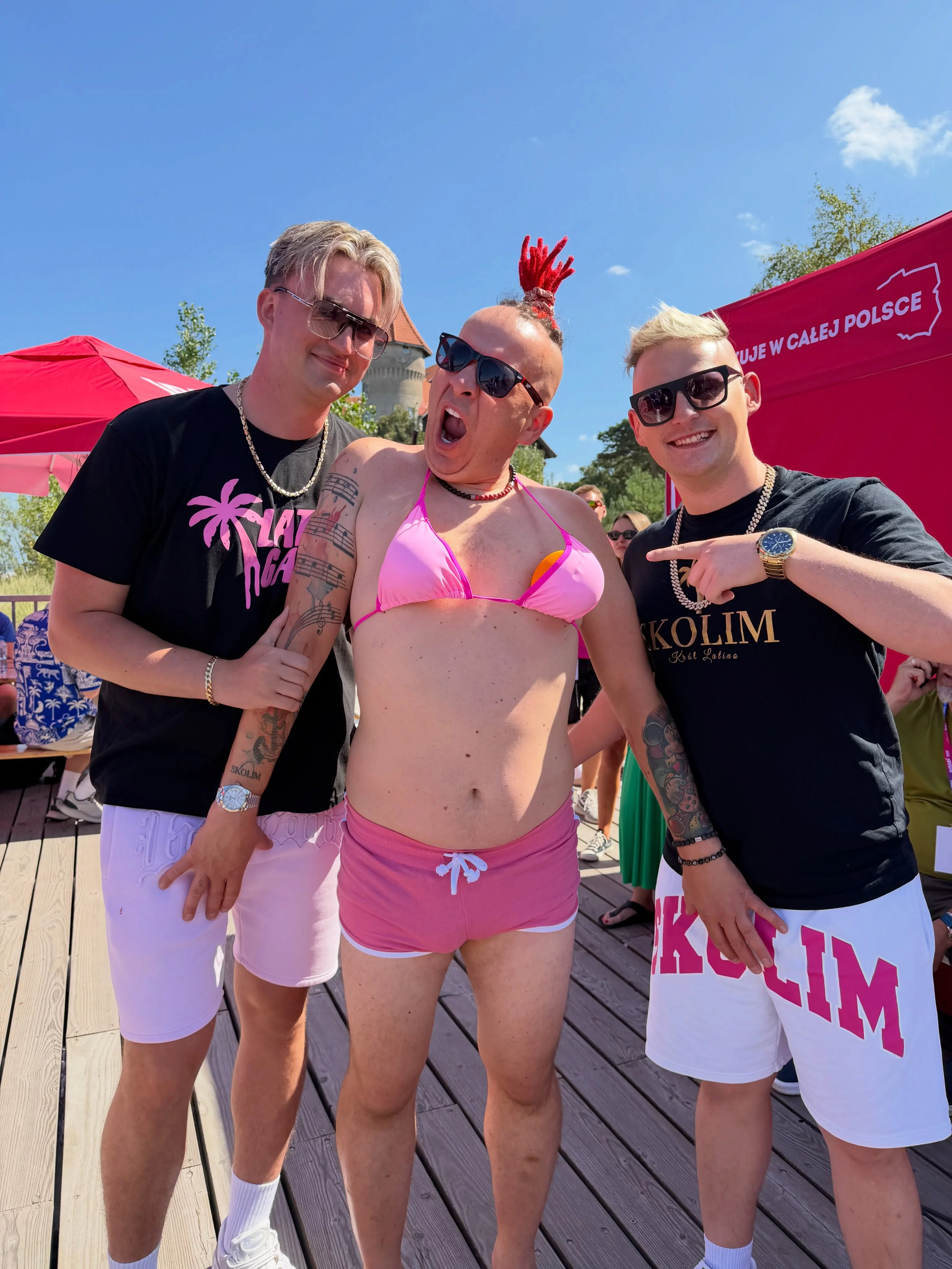 Luxon w różowym bikini! Gitarzysta Skolima na ustach całej Polski!