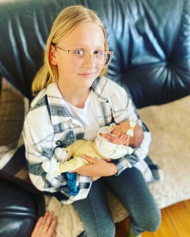 Magdalena Narożna pozuje z małym dzieckiem! Gwiazda disco polo przekazała radosną nowinę!