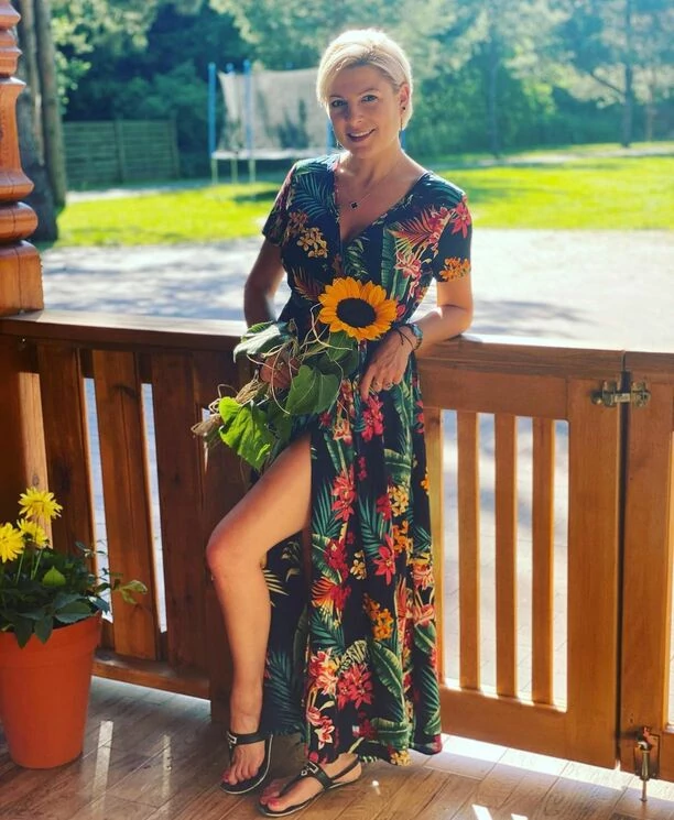 Cudowna Magda Naroża - Piękni i Młodzi pokazała długie nogi! Królowa disco polo to najpiękniejsza wokalistka?