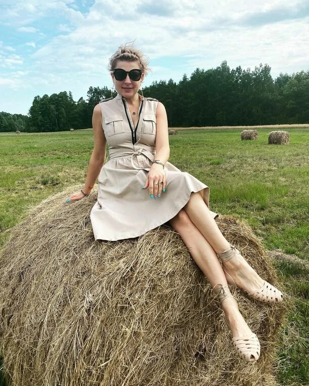 Cudowna Magda Naroża - Piękni i Młodzi pokazała długie nogi! Królowa disco polo to najpiękniejsza wokalistka?