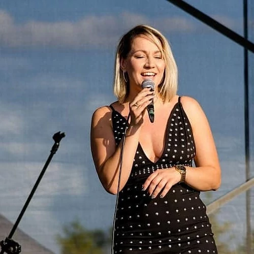 Córka Sławomira Świerzyńskiego - Bayer Full pozuje w skąpym bikini na wakacjach! Gorące zdjęcia artystki disco polo zachwyciły Internautów!