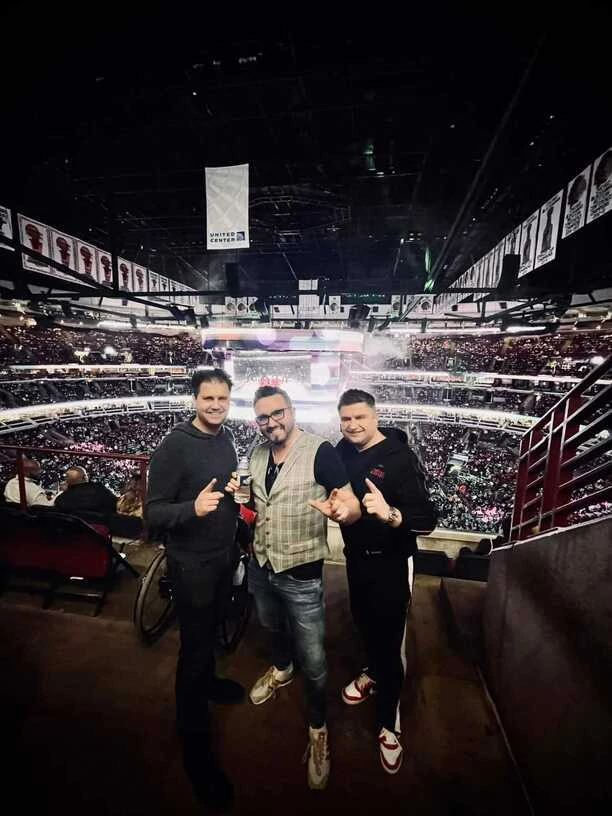 Andrzej Marcysiak Andre spełnił marzenie w USA! Gwiazdor disco polo wziął udział w meczu Chicago Bulls! Jak się teraz czuje?! Zobaczcie ZDJĘCIA