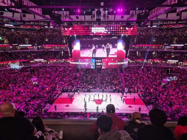 Andrzej Marcysiak Andre spełnił marzenie w USA! Gwiazdor disco polo wziął udział w meczu Chicago Bulls! Jak się teraz czuje?! Zobaczcie ZDJĘCIA