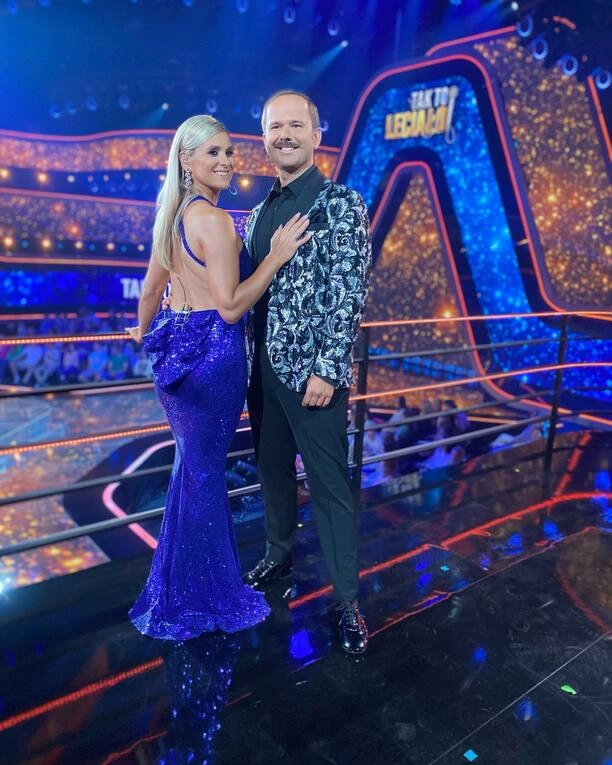 Żony wokalistów disco polo - piękne, utalentowane i pełne energii! Zobacz, jak wyglądają partnerki największych gwiazd tego gatunku!