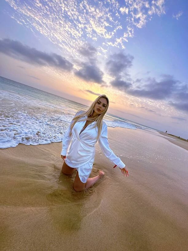 Gwiazda disco polo w gorącej sesji zdjęciowej na Wyspach Zielonego Przylądka! Ponętne zdjęcia Pauli Karpowicz!