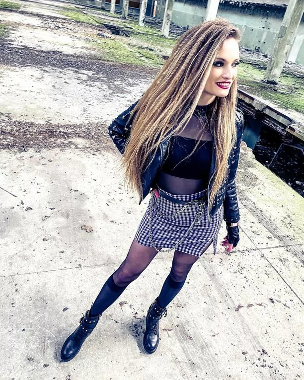 Gwiazda disco polo wygląda jak kocica! Niezwykle ponętna stylówka podbija serca fanów i nie tylko!