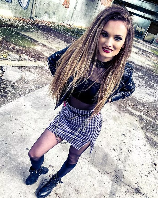 Gwiazda disco polo wygląda jak kocica! Niezwykle ponętna stylówka podbija serca fanów i nie tylko!