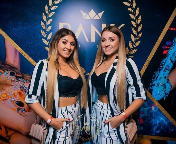 Na twarzy dziewczyn nie brakuje uśmiechu!