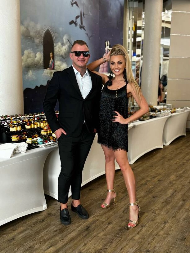 Żona Dawida Narożnego skradła show na weselu Krzysztofa Rutkowskiego! Przyćmiła tym strojem Panne Młodą?! 