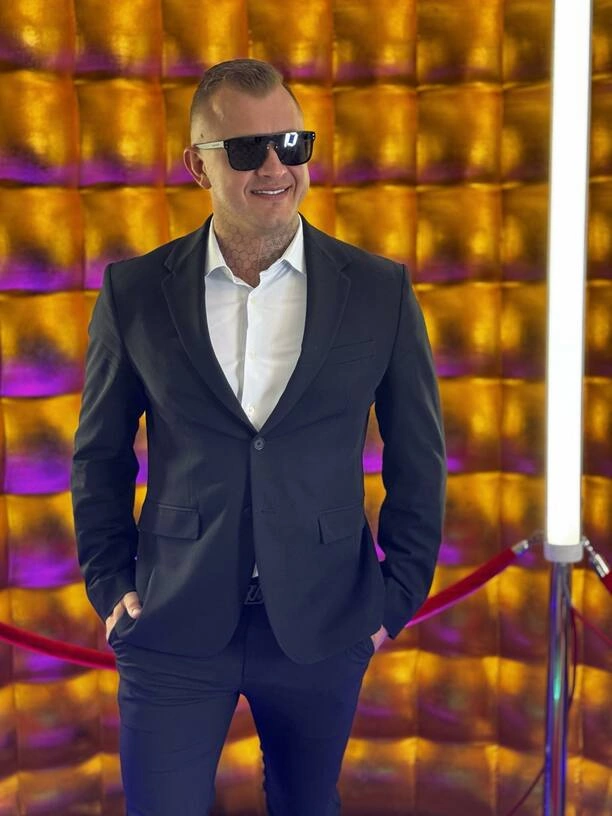 Żona Dawida Narożnego skradła show na weselu Krzysztofa Rutkowskiego! Przyćmiła tym strojem Panne Młodą?! 