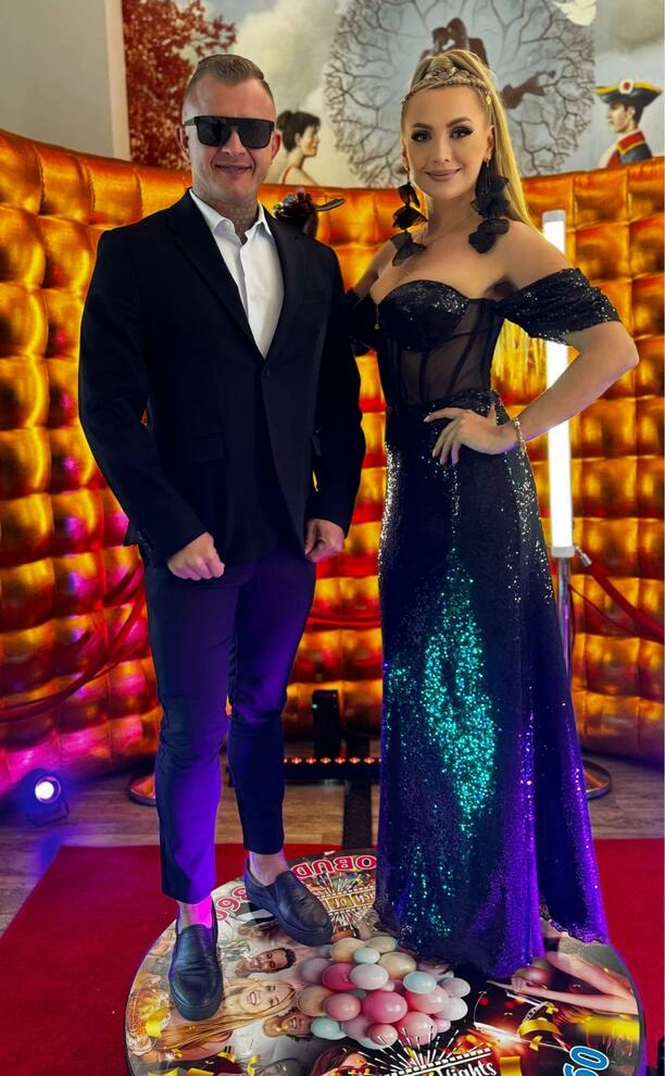 Żona Dawida Narożnego skradła show na weselu Krzysztofa Rutkowskiego! Przyćmiła tym strojem Panne Młodą?! 