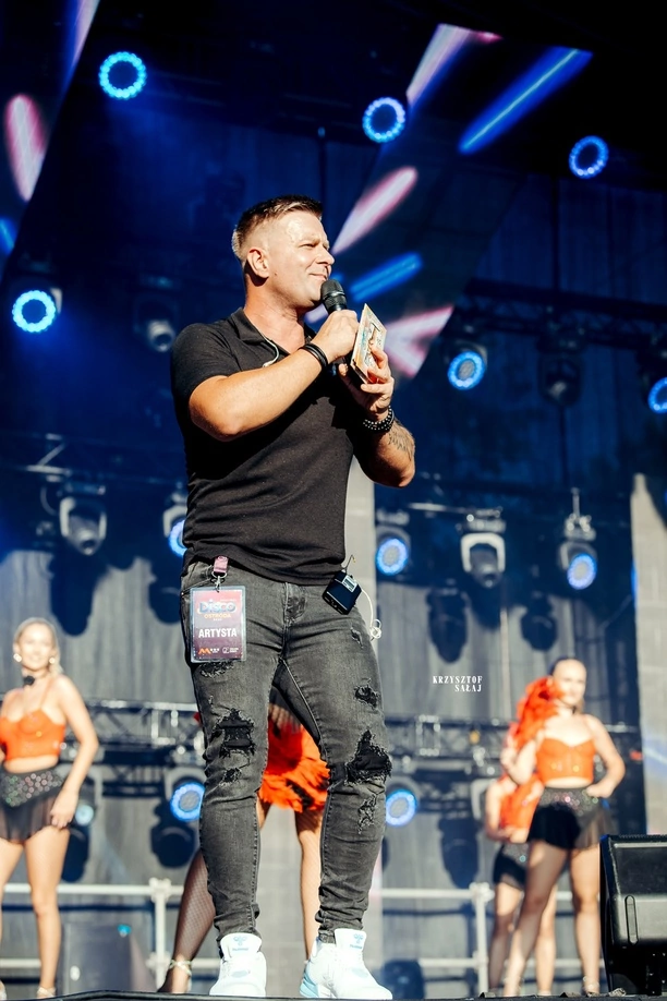 Disco Ostróda 2024: Wielkie emocje i gwiazdy disco polo na jednej scenie! Fotorelacja DZIEŃ PIERWSZY | ZDJĘCIA