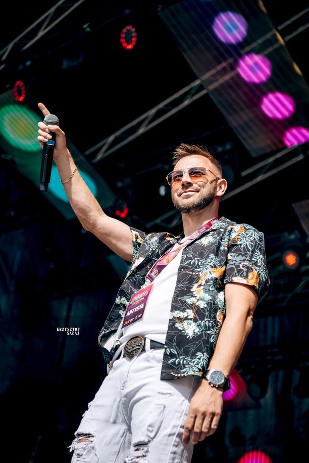 Disco Ostróda 2024: Wielkie emocje i gwiazdy disco polo na jednej scenie! Fotorelacja DZIEŃ PIERWSZY | ZDJĘCIA