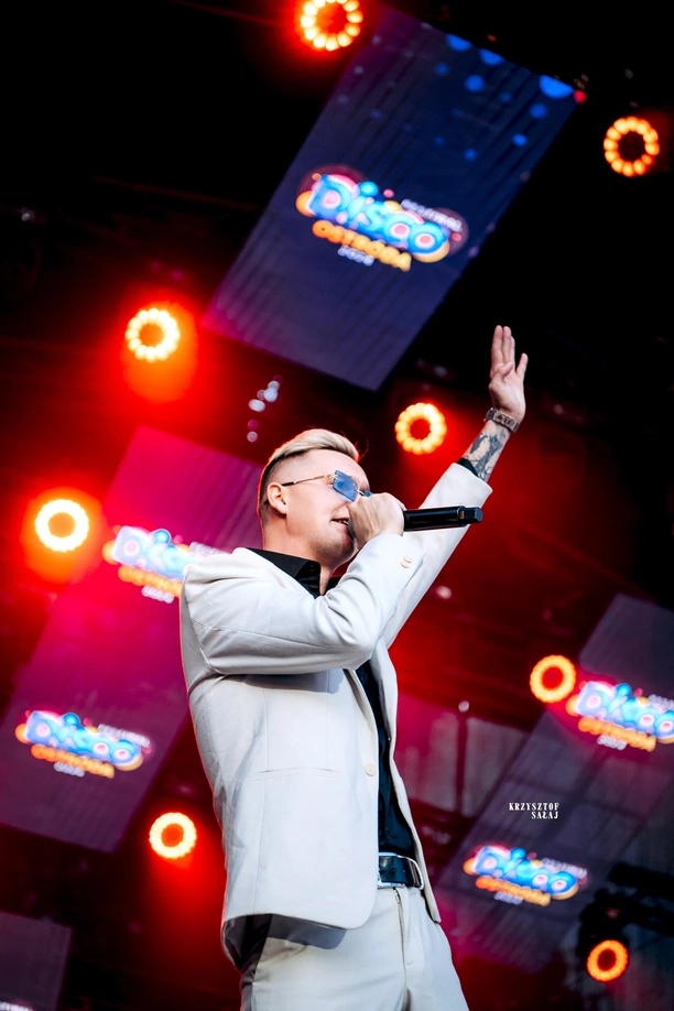 Disco Ostróda 2024: Wielkie emocje i gwiazdy disco polo na jednej scenie! Fotorelacja DZIEŃ PIERWSZY | ZDJĘCIA