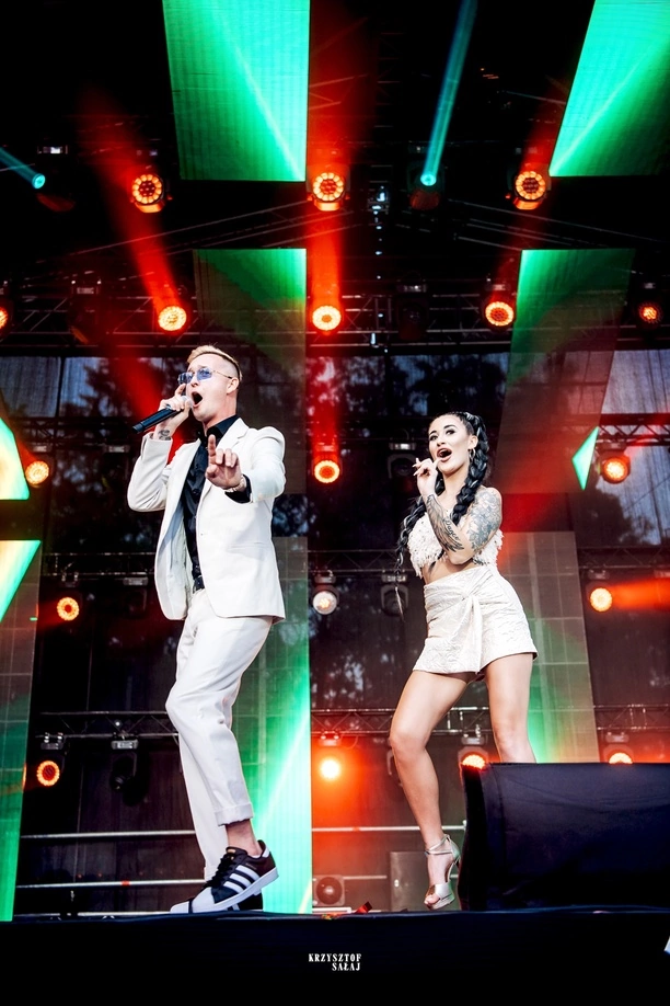 Disco Ostróda 2024: Wielkie emocje i gwiazdy disco polo na jednej scenie! Fotorelacja DZIEŃ PIERWSZY | ZDJĘCIA