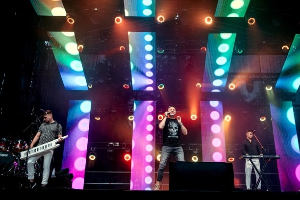 Disco Ostróda 2024: Wielkie emocje i gwiazdy disco polo na jednej scenie! Fotorelacja DZIEŃ PIERWSZY | ZDJĘCIA