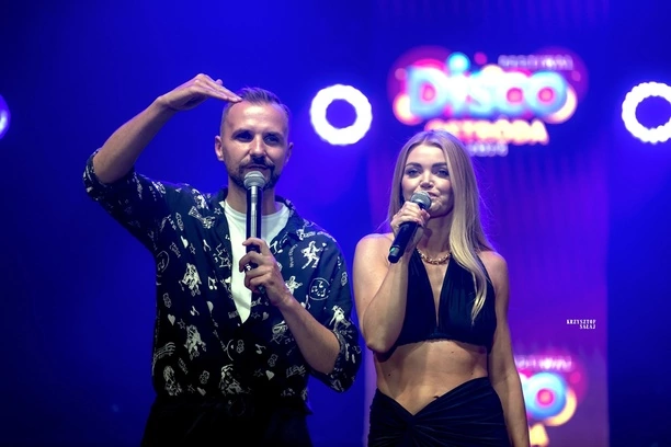 Disco Ostróda 2024: Wielkie emocje i gwiazdy disco polo na jednej scenie! Fotorelacja DZIEŃ PIERWSZY | ZDJĘCIA
