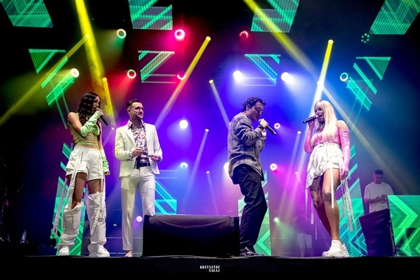 Disco Ostróda 2024: Wielkie emocje i gwiazdy disco polo na jednej scenie! Fotorelacja DZIEŃ PIERWSZY | ZDJĘCIA