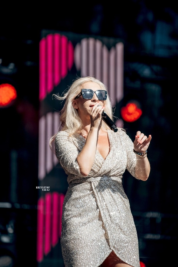 Disco Ostróda 2024: Wielkie emocje i gwiazdy disco polo na jednej scenie! Fotorelacja DZIEŃ PIERWSZY | ZDJĘCIA