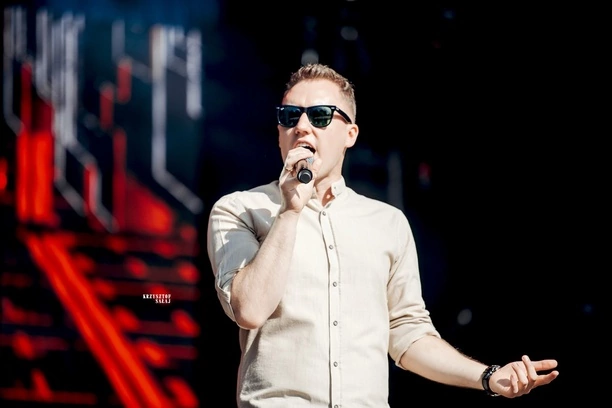 Disco Ostróda 2024: Wielkie emocje i gwiazdy disco polo na jednej scenie! Fotorelacja DZIEŃ PIERWSZY | ZDJĘCIA