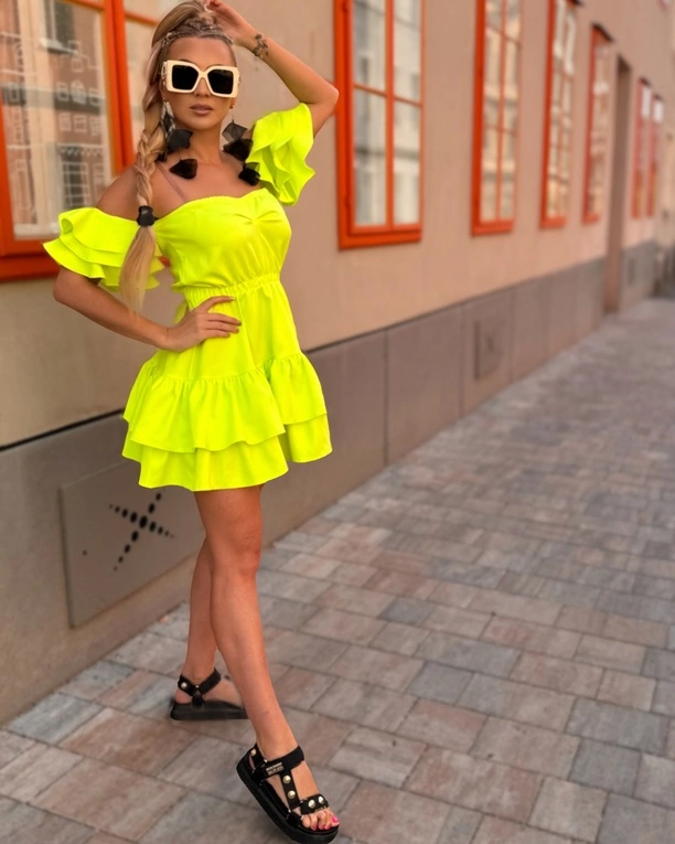 Czy obecna żona Dawida Narożnego jest najpiękniejszą drugą połówką w disco polo? Dekolt, figura, uśmiech - Joanna Narożna | GALERIA