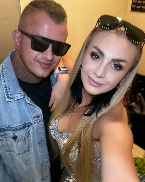 Czy obecna żona Dawida Narożnego jest najpiękniejszą drugą połówką w disco polo? Dekolt, figura, uśmiech - Joanna Narożna | GALERIA