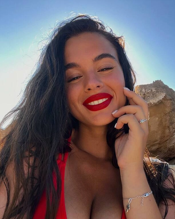 Anastasiia Zakhandrevych: Odkryj jej gorące zdjęcia w bikini, które wstrząsnęły światem!