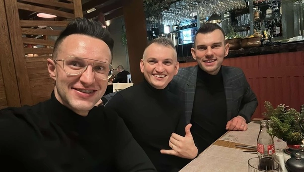 Romantyczna kolacja zespołu Playboys! Kto zaskoczył muzyków disco polo?

