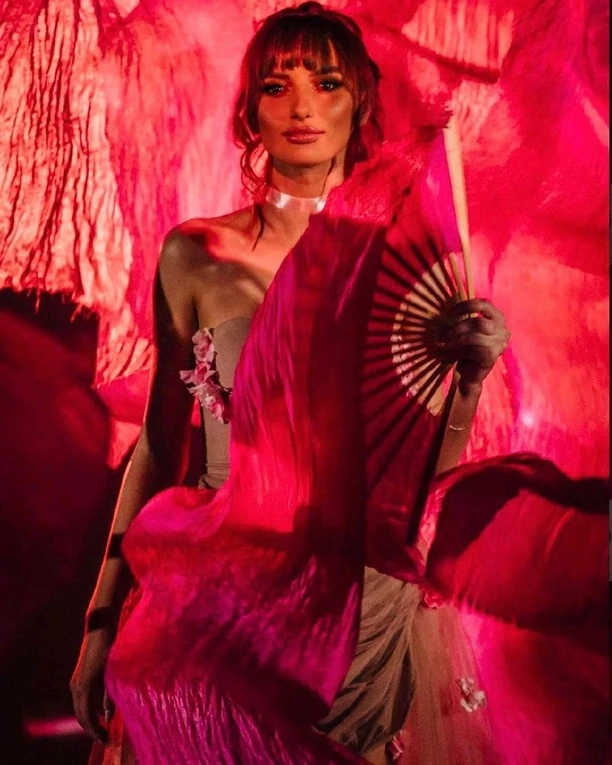 Nie uwierzysz, jak pięknie prezentują się wokalistki Szpilek w ich najnowszym teledysku! To będzie najpiękniejszy klip w disco polo?