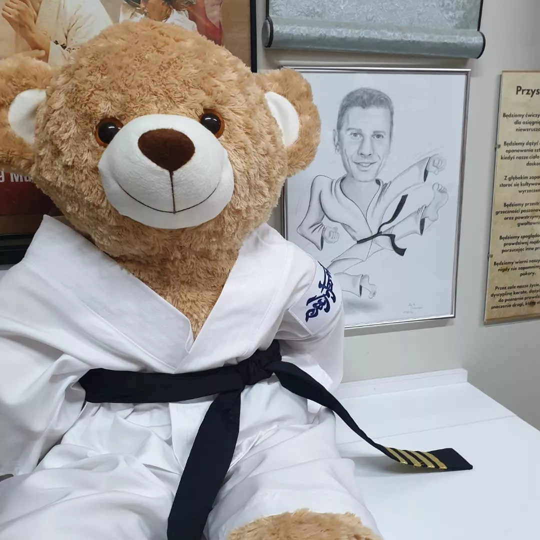 Marcin Siegieńczuk włączył się w szczytną akcję! Gwiazdor disco polo zbiera pluszaki dla dzieci służb strzegących polskich granic! 