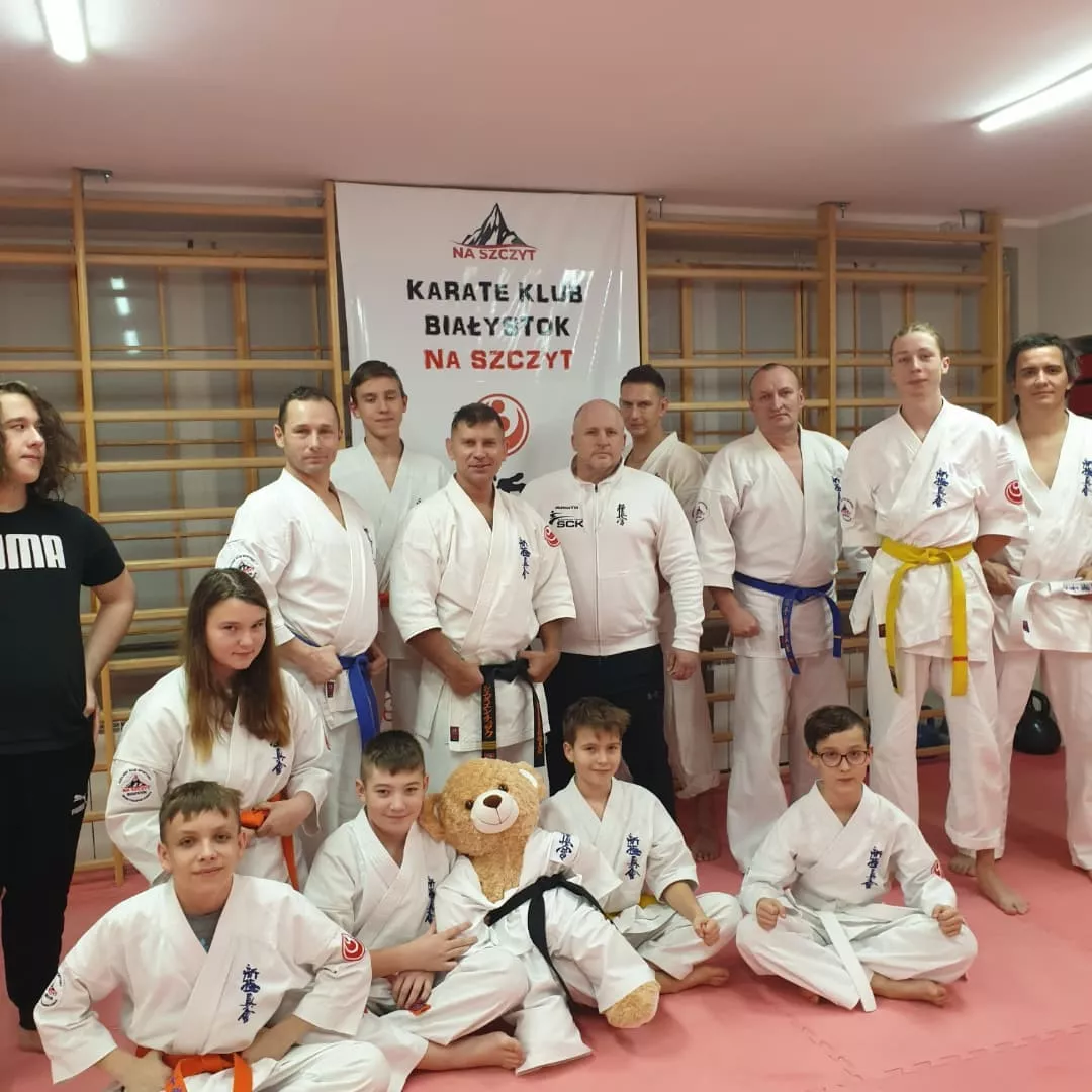 Marcin Siegieńczuk włączył się w szczytną akcję! Gwiazdor disco polo zbiera pluszaki dla dzieci służb strzegących polskich granic! 