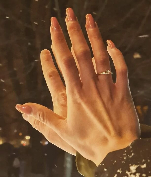 Wielkie zmiany w życiu muzyka! Ukochana wokalisty disco polo pokazała pierścionek zaręczynowy! Jest obłędny! 