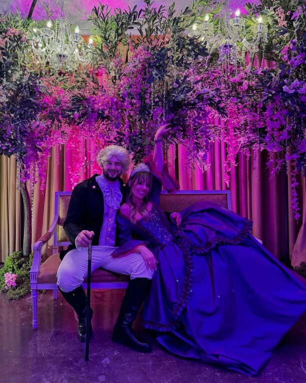 Tak świętowała Paula Karpowicz-Zimecka 30. urodziny! ! Barokowy bal w stylu „Bridgertonów” zachwycił wszystkich! | FOTO
