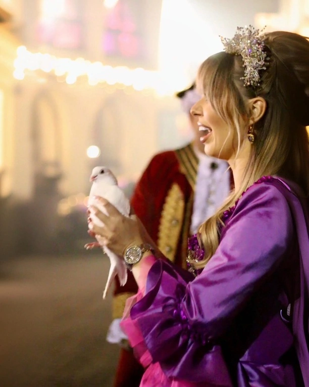 Tak świętowała Paula Karpowicz-Zimecka 30. urodziny! ! Barokowy bal w stylu „Bridgertonów” zachwycił wszystkich! | FOTO
