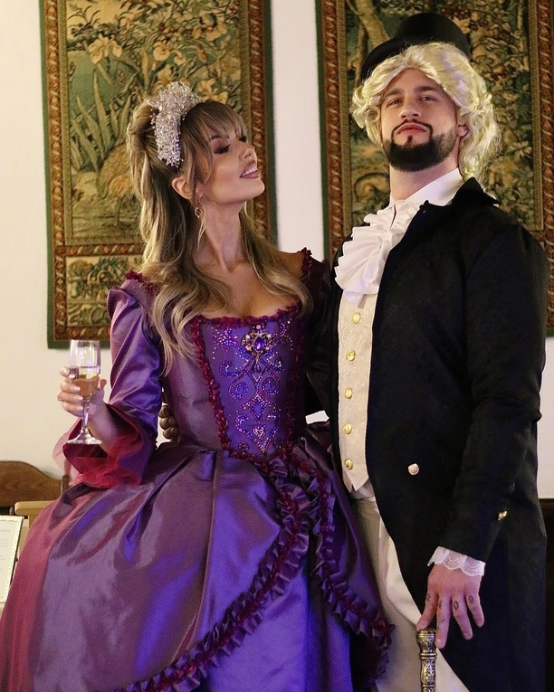 Tak świętowała Paula Karpowicz-Zimecka 30. urodziny! ! Barokowy bal w stylu „Bridgertonów” zachwycił wszystkich! | FOTO
