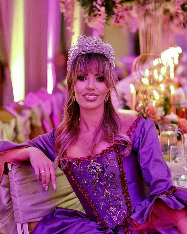 Tak świętowała Paula Karpowicz-Zimecka 30. urodziny! ! Barokowy bal w stylu „Bridgertonów” zachwycił wszystkich! | FOTO
