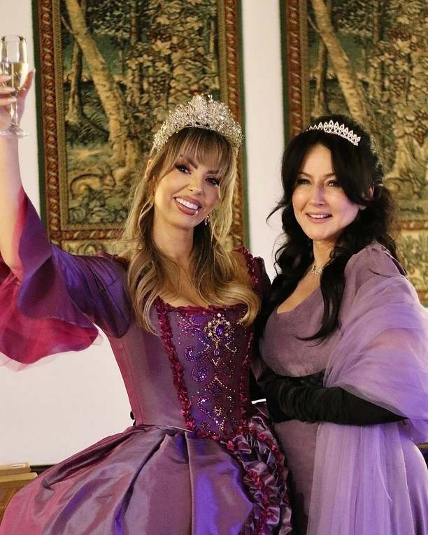 Tak świętowała Paula Karpowicz-Zimecka 30. urodziny! ! Barokowy bal w stylu „Bridgertonów” zachwycił wszystkich! | FOTO
