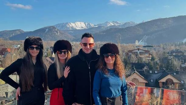 Kuba Urbański i jego żona Ewelina w romantycznym ujęciu! Fani disco polo zachwyceni ich miłością
