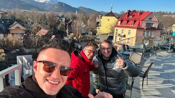 Kuba Urbański i jego żona Ewelina w romantycznym ujęciu! Fani disco polo zachwyceni ich miłością
