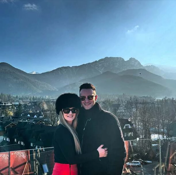 Kuba Urbański i jego żona Ewelina w romantycznym ujęciu! Fani disco polo zachwyceni ich miłością
