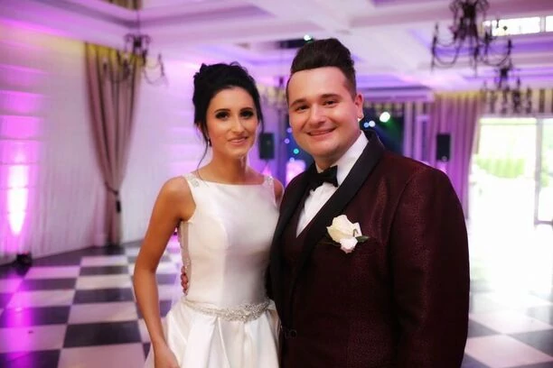 Gwiazdor disco polo świętuje czwartą rocznicę ślubu! Zobaczcie wyjątkowe zdjęcia! Ich miłość kwitnie!