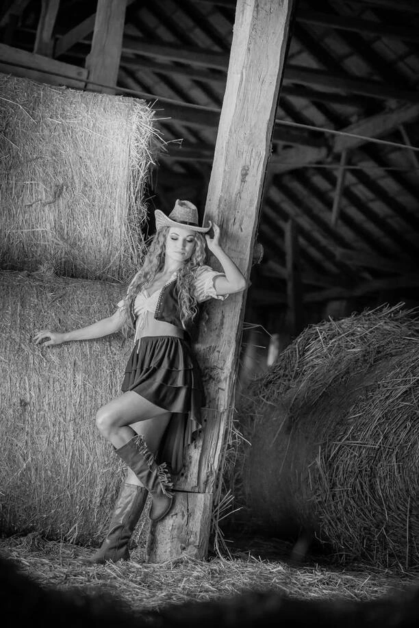 Skandal w świecie disco polo! Energy Girls hejtowane za goliznę na planie teledysku!