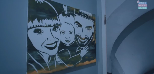 Mieszka w bloku i jest barberem! Tak wygląda prawdziwe życie znanego znanego gwiazdora disco polo! 