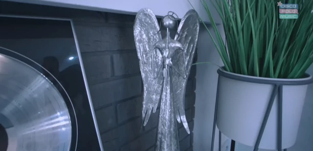 Mieszka w bloku i jest barberem! Tak wygląda prawdziwe życie znanego znanego gwiazdora disco polo! 