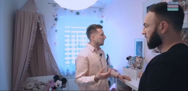 Mieszka w bloku i jest barberem! Tak wygląda prawdziwe życie znanego znanego gwiazdora disco polo! 