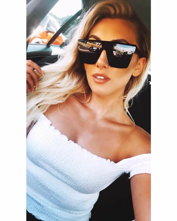 Młoda gwiazdeczka disco polo odważnie odsłoniła dekolt! Wygląda nieziemsko! Czym jeszcze zaskoczy?!