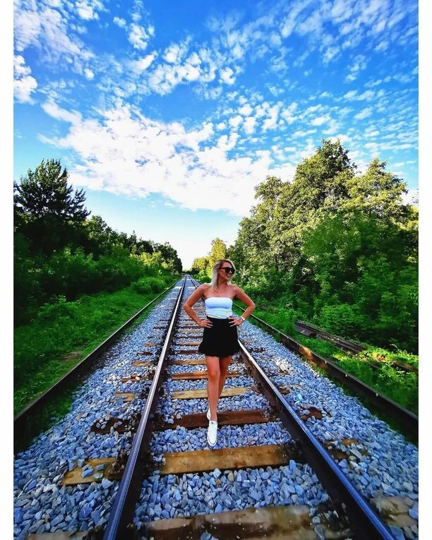 Młoda gwiazdeczka disco polo odważnie odsłoniła dekolt! Wygląda nieziemsko! Czym jeszcze zaskoczy?!