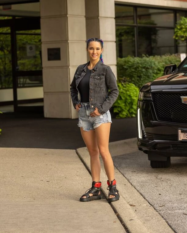 Emilia Sanecka: Niezwykła Wokalistka Daj To Głośniej! Poznaj  bliżej gwiazdę disco polo! Wiek, kariera, życie prywatne! 