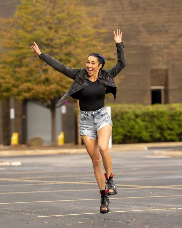 Emilia Sanecka: Niezwykła Wokalistka Daj To Głośniej! Poznaj  bliżej gwiazdę disco polo! Wiek, kariera, życie prywatne! 