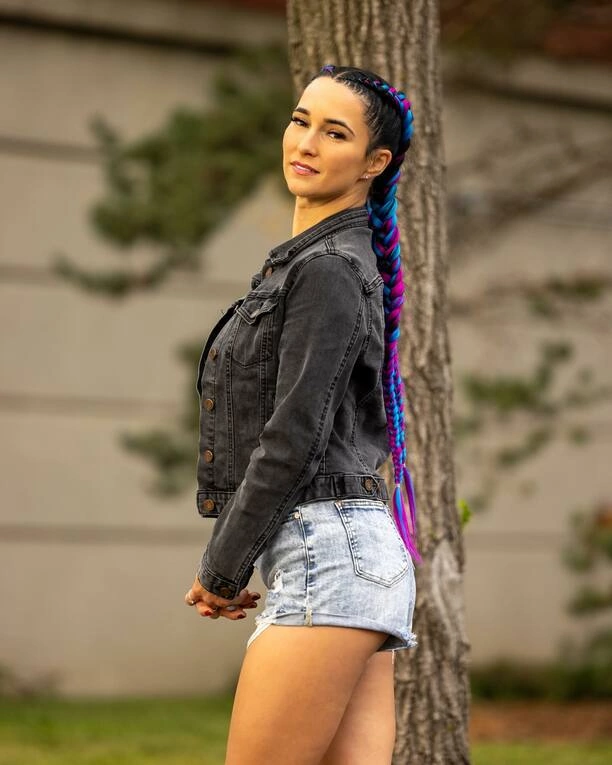 Emilia Sanecka: Niezwykła Wokalistka Daj To Głośniej! Poznaj  bliżej gwiazdę disco polo! Wiek, kariera, życie prywatne! 